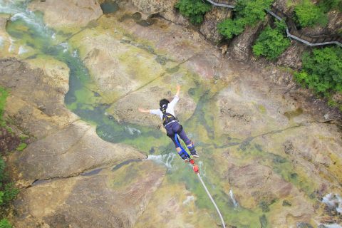 社員旅行_スリル満点のバンジージャンプ